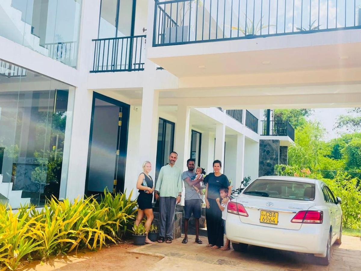 Black Mustang Hotel Dambulla Exteriör bild